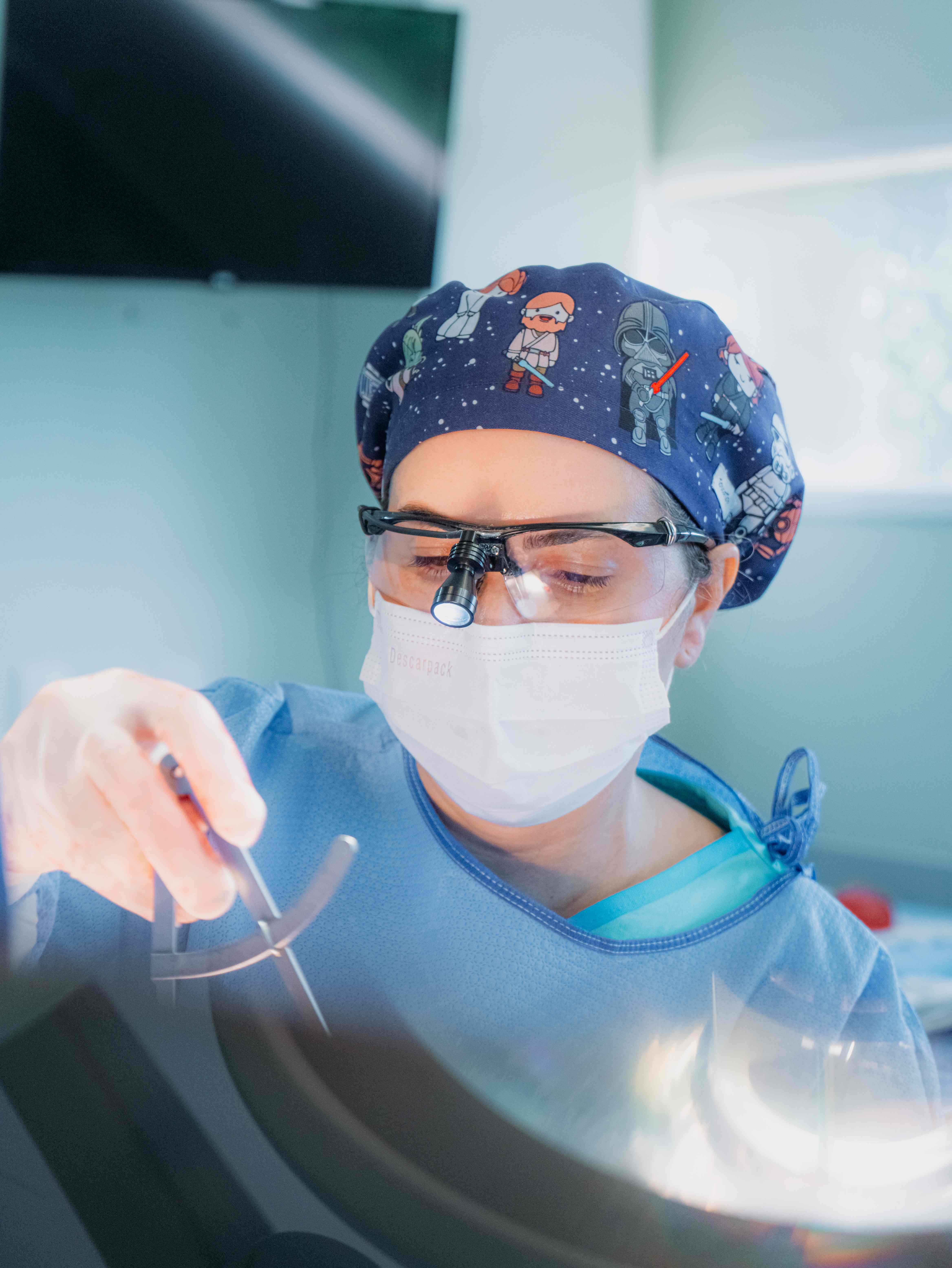 Dra. Xenia Tavares em cirurgia